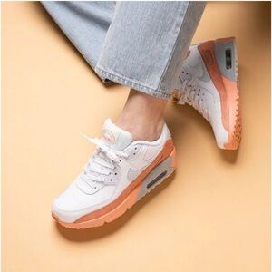 Nike Air Max 90 LTR SE White/Aura-Lt Madder Root size 4Y unisex like new
